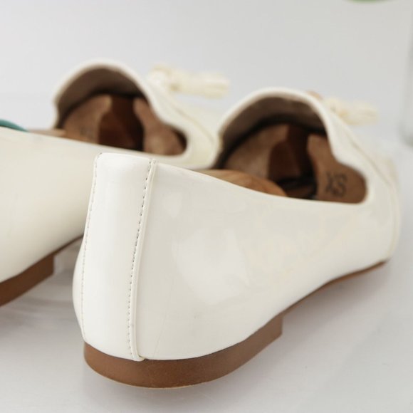 Elegant White Tassel Loafers for Women - Picture 6 of 12